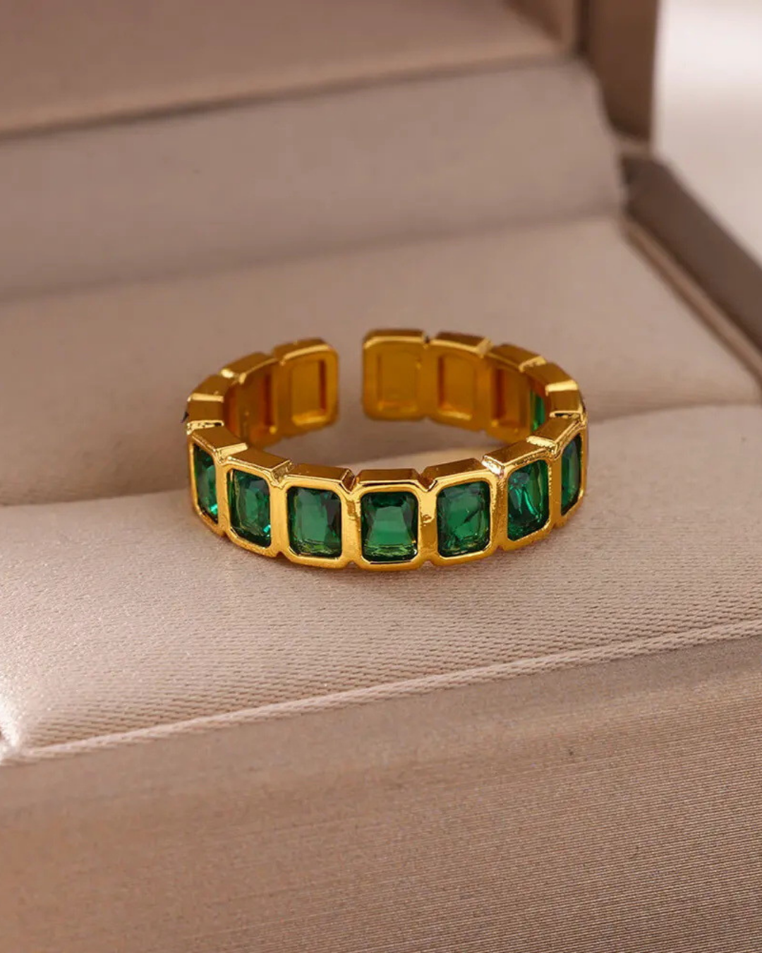 Multicolor crystal band ring