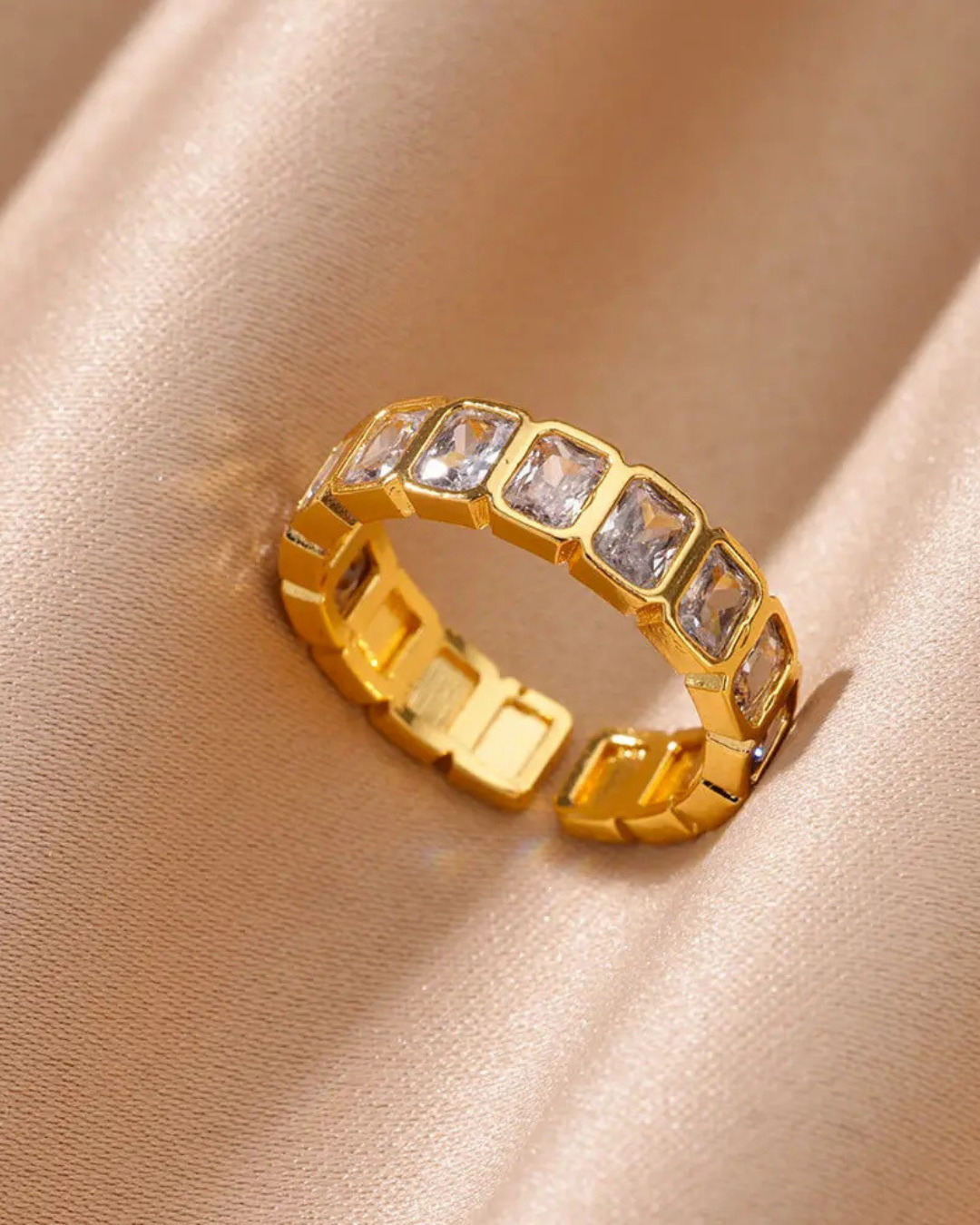 Multicolor crystal band ring